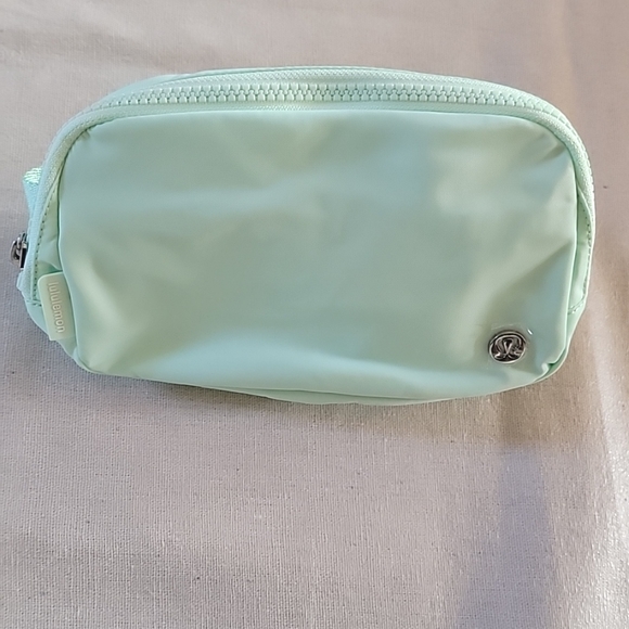 Lululemon Athletica Mint Mini Bag - Picture 1 of 2